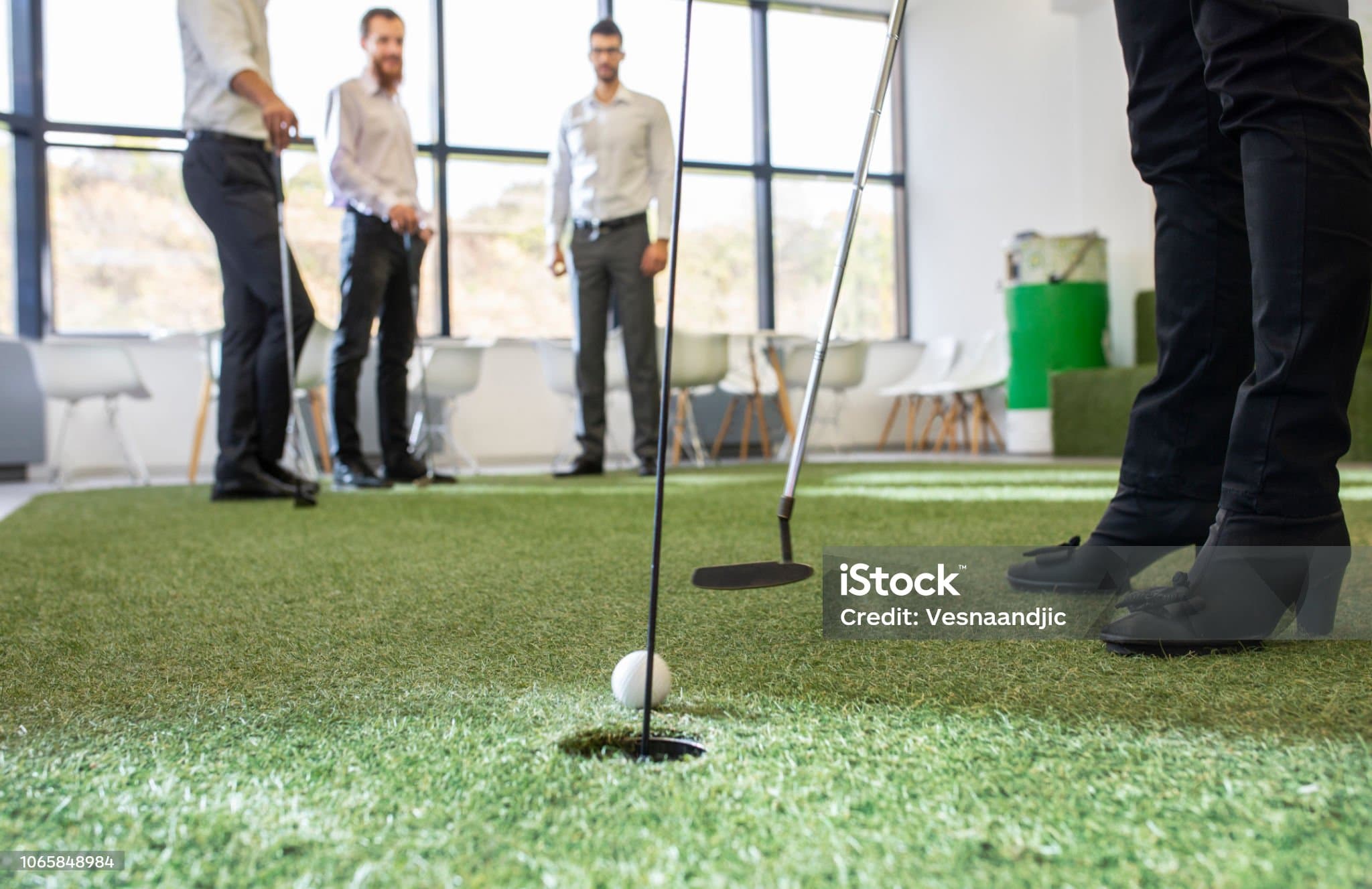 https://admin.virtualfairways.com/uploads/golf-simulator-booking-software/1754044784388_istockphoto-1065848984-2048x2048.jpg